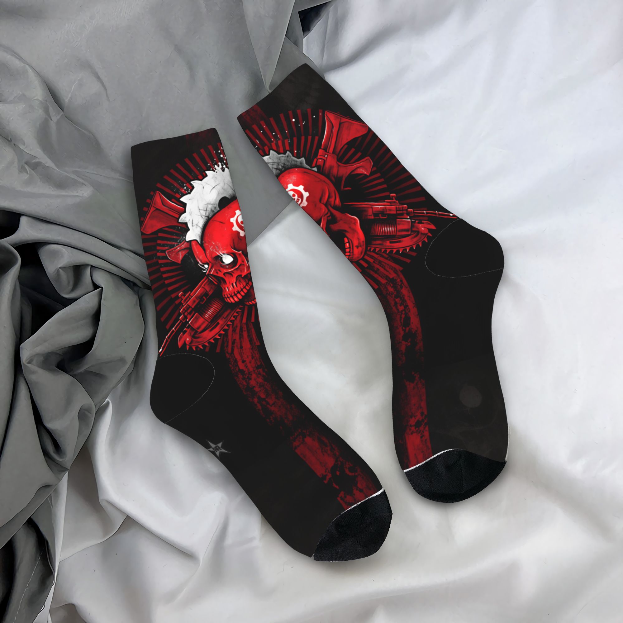 Running Gear In Winter - ユニセックス、メンズ用ソックス。G-Gears Of Warの柄が入った、冬用の韓国製、暖かく柔らかい素材の靴下。ランニングや滑り止めにも適しています。